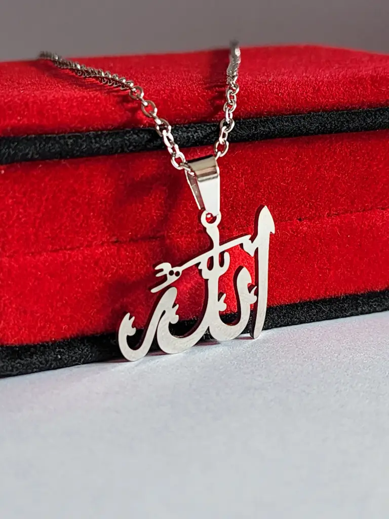Collier avec pendentif Allah 
